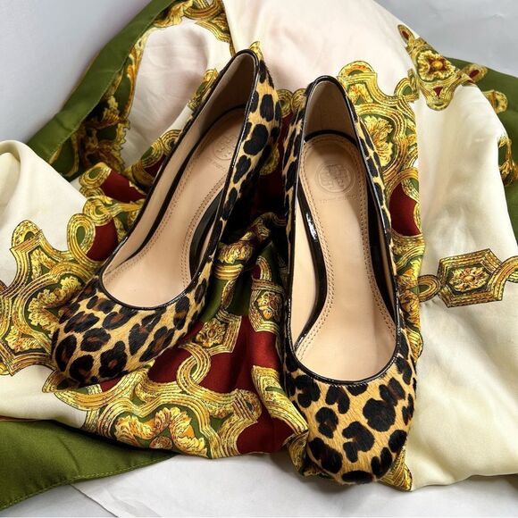 Tory Burch Astoria leopard Print Calf Hair Wedge Heels - Picture 4 of 16